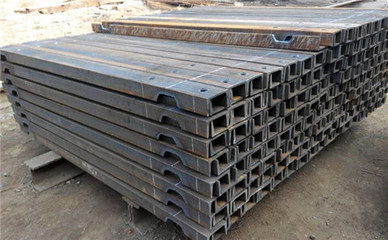 镀锌U型钢出厂价分析 影响因素与市场观察